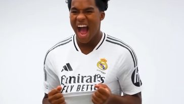 Idade do jogador Endrick durante partida de futebol com a camisa da Seleção Brasileira